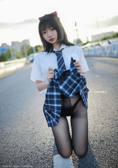 亚洲中出-清晰版琪琪电影网